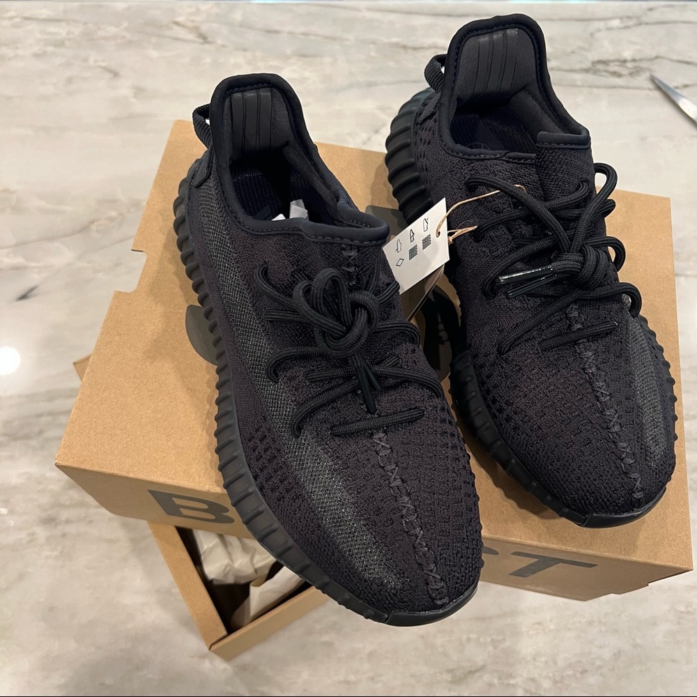 Yeezy Boost 350 V2 Onyx - Picture 2 of 13